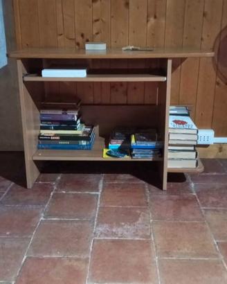 Scrivania e porta computer con piano scorrvole