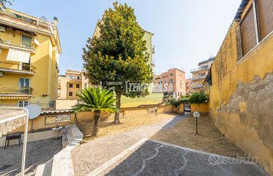 TRILOCALE CON GIARDINO DI 160 MQ