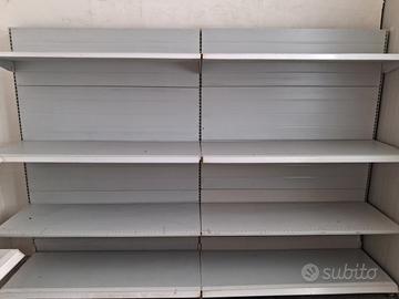 scaffali negozio 