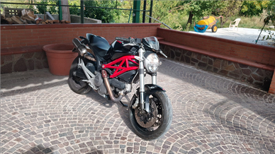 Ducati monster 696