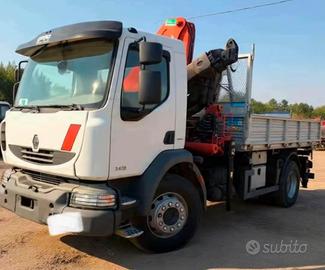 Renault 240dxi con gru