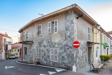 CASA SEMINDIPENDENTE A CASTELL'ALFERO