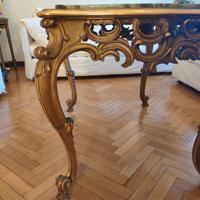 Elegante tavolo barocco vintage con piano in marmo