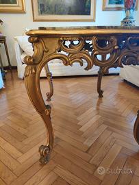 Elegante tavolo barocco vintage con piano in marmo