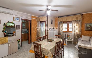 PROPONIAMO AMPIO TRILOCALE CON POSTO AUTO!