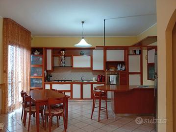 Cucina Scavolini 5 metri+2 m di penisola totale 7m