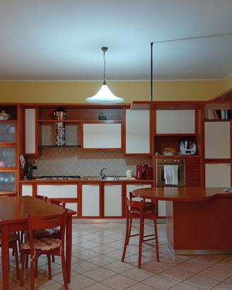 Cucina Scavolini 5 metri+2 m di penisola totale 7m