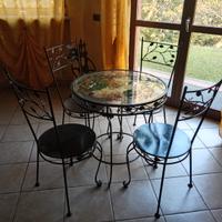 Tavolo da soggiorno in ferro con sedie