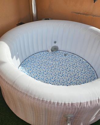 minipiscina gonfiabile con idromassaggio
