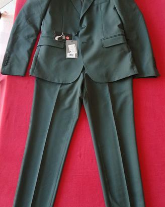 Abito maschile nuovo e prestigioso