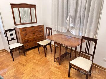 Negozio d'Antiquariato da svuotare mobili eleganti