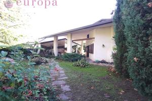 Elegante villa nel verde