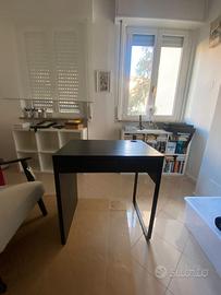 Scrivania IKEA piccola