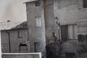 Terracielo da ristrutturare in borgo antico Umbria