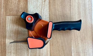 Brackit per nastro adesivo. Nuovo.