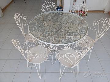 Tavolo e sedie in ferro battuto