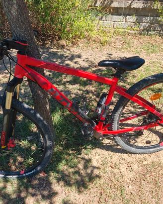 Bici 27,5"  B-Twin ammortizzata freni idraulici 