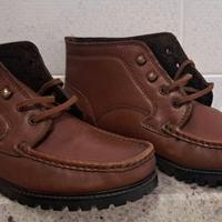 Scarponcini marroni.