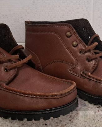 Scarponcini marroni.