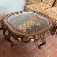 tavolo di legno con scacchi