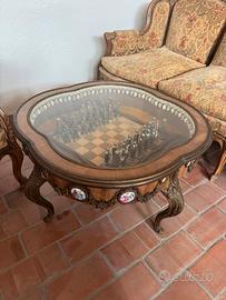 tavolo di legno con scacchi