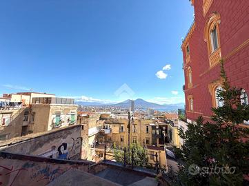 4 LOCALI A NAPOLI