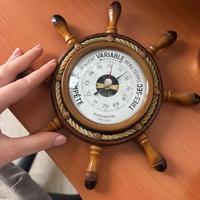 Barometro in legno a forma di timone di nave