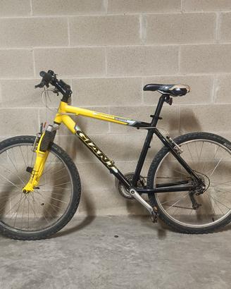Bici Mountain bike Giant Boulder 