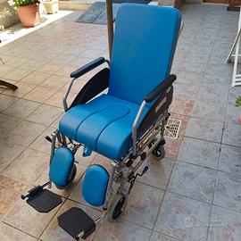 Carrozzina per anziani/disabili