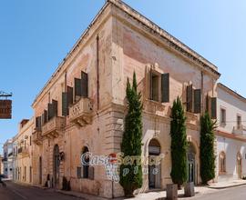 Palazzo storico a due passi dal Corso Roma