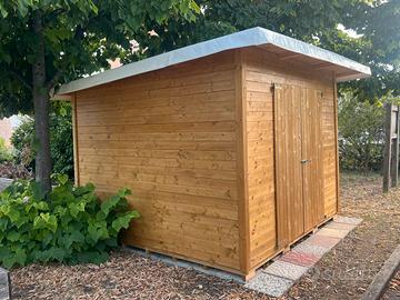 Casa casetta di legno con tetto in pvc