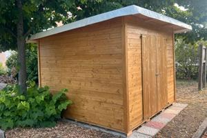 Casa casetta di legno con tetto in pvc