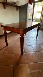 Tavolo in legno allungabile - Stile classico