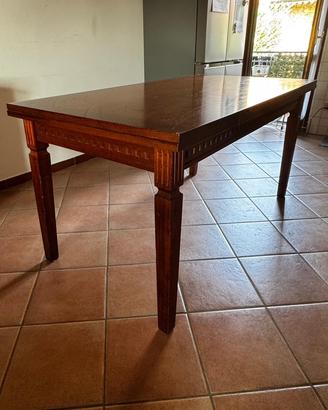 Tavolo in legno allungabile - Stile classico