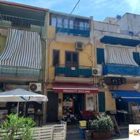 PALAZZINA INDIPENDENTE FRONTE MARE ISOLA DELLE