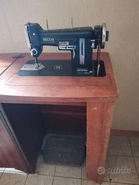 Macchina da cucire Necchi