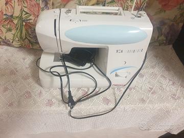 macchina da cucire portatile Necchi