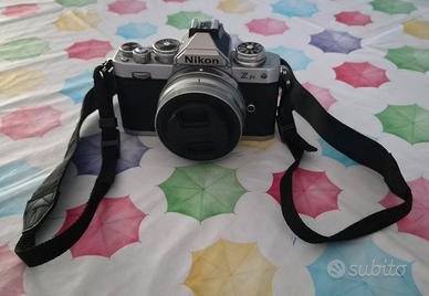 Nikon Z fc + Obiettivo Nikkor Z DX + SD 128GB