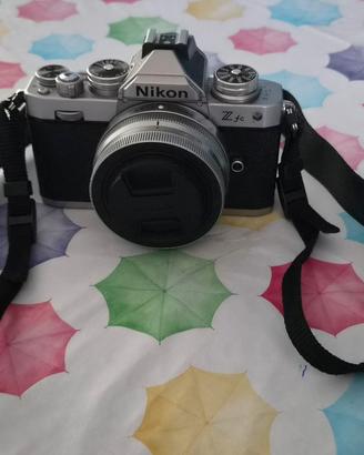Nikon Z fc + Obiettivo Nikkor Z DX + SD 128GB