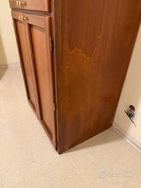 Armadio in legno molto capiente