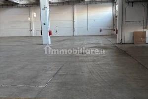 Capanne mq 2.700 comprensivo/ uffici A Puianello
