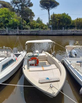 barca auto svuotate motore con trim elettrico