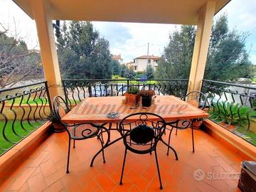 Villa di 220 m² con più di 5 locali e box auto a M