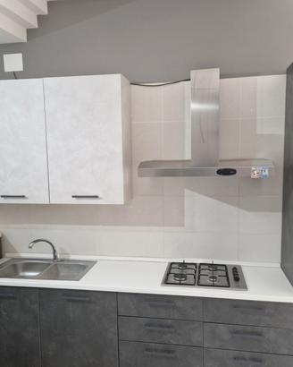 CUCINA COMPLETA - PARI AL NUOVO!