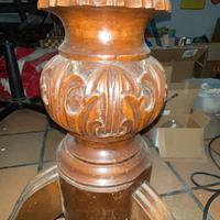 Piede tavolo in legno intarsiato a mano