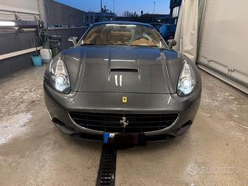 FERRARI CALIFORNIA telecamere ant/post