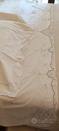 Completo letto in cotone con ricco ricamo