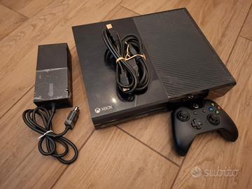 Xbox One + 1 Controller + 8 Giochi (+1  omaggio)
