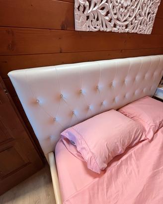 letto contenitore matrimoniale pelle bianca