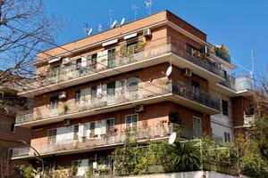 4 LOCALI A ROMA